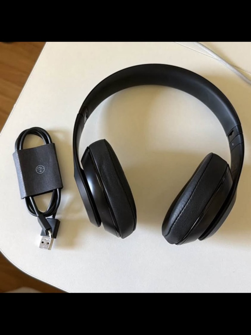 Beats Studio Wireless Headphones - Black - Picture 2 of 3